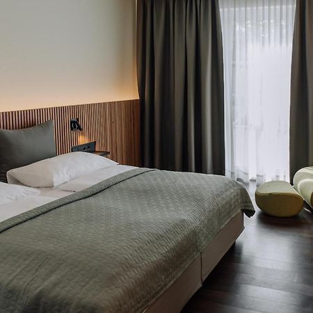 Heinhotel Vienna Airport Швехат Экстерьер фото